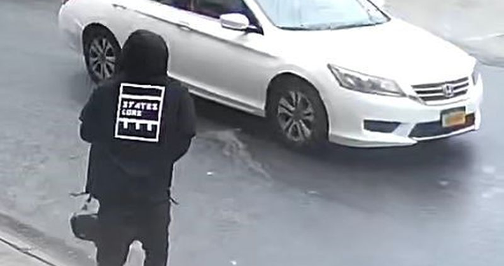 Скандалы и криминал: Без ювелирных изделий, часов и наличных денег остались парень и его спутница