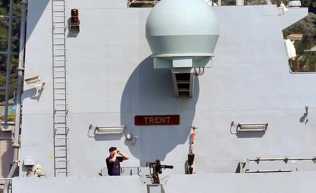 Скандалы и криминал: Королевский военно-морской флот Великобритании изъял у контрабандистов 2,5 тонны кокаина